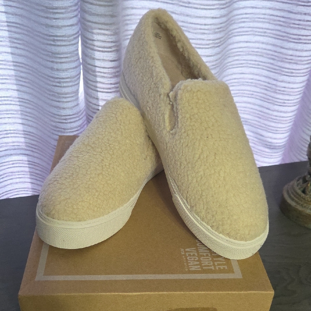 Women's BC Footwear Tan Sherpa Slip-On Sneaker Shoe Size 8.5